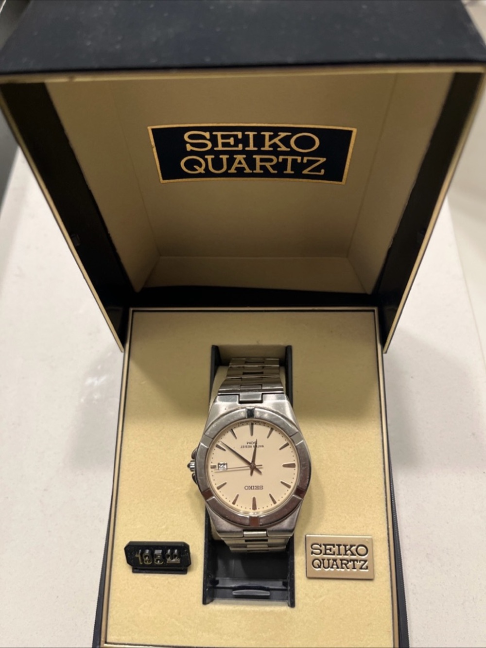 Vintage Seiko Men's Silver Watch with Cream Dial works great new battery